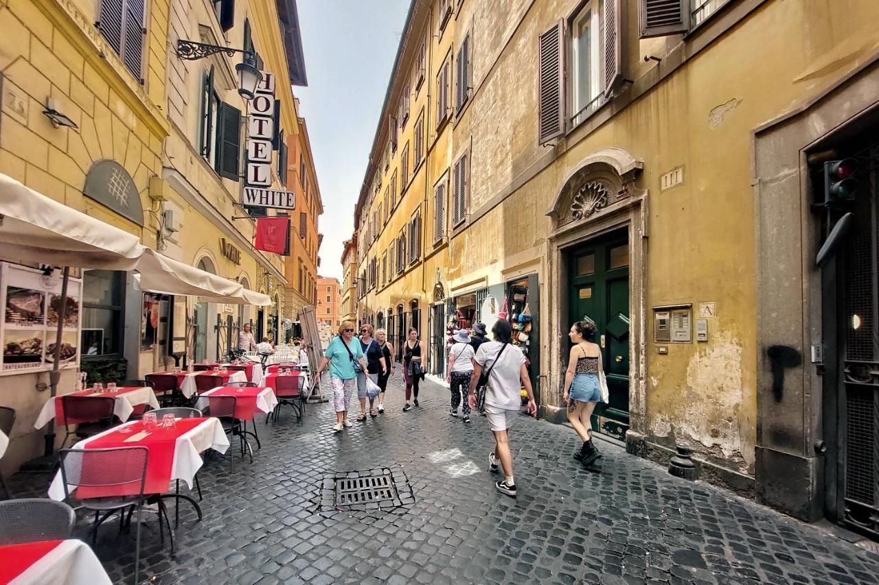 Ych-Butterfly Flat Close Trevi Fountain Rom Exterior foto